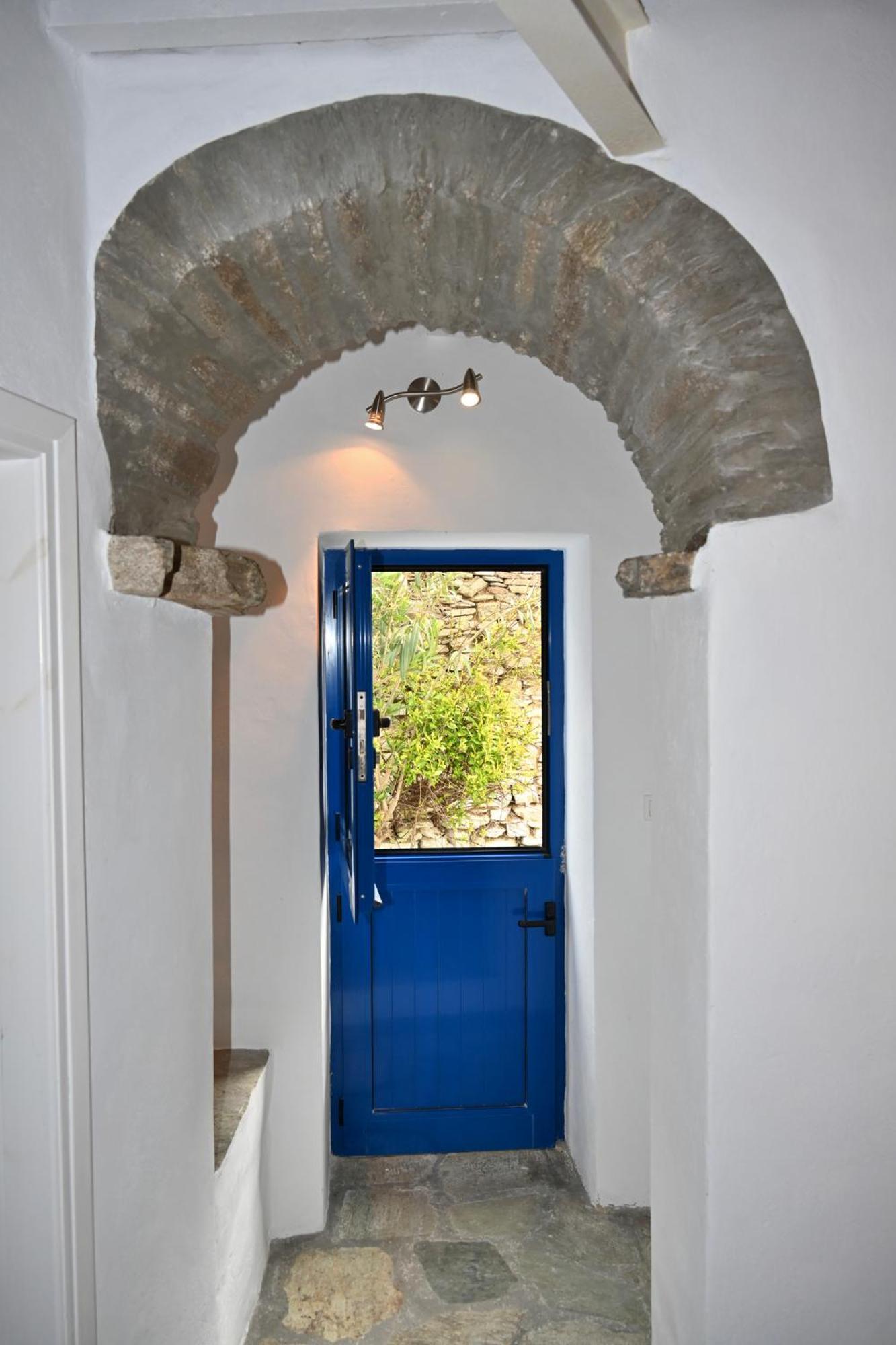 Вілла Ubati - Modern Cycladic House, Tinos Chatzirados Екстер'єр фото